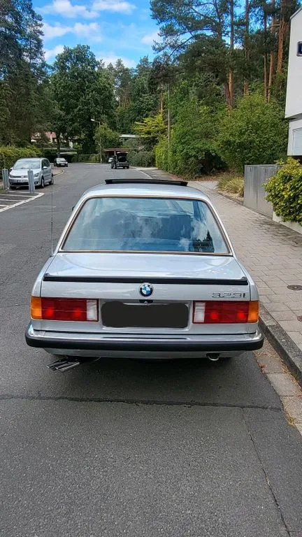 BMW 323
