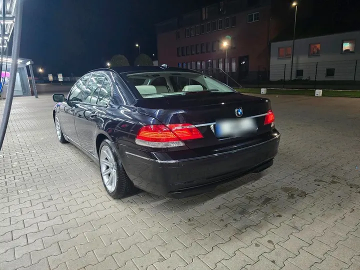 BMW 745