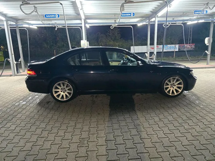 BMW 745