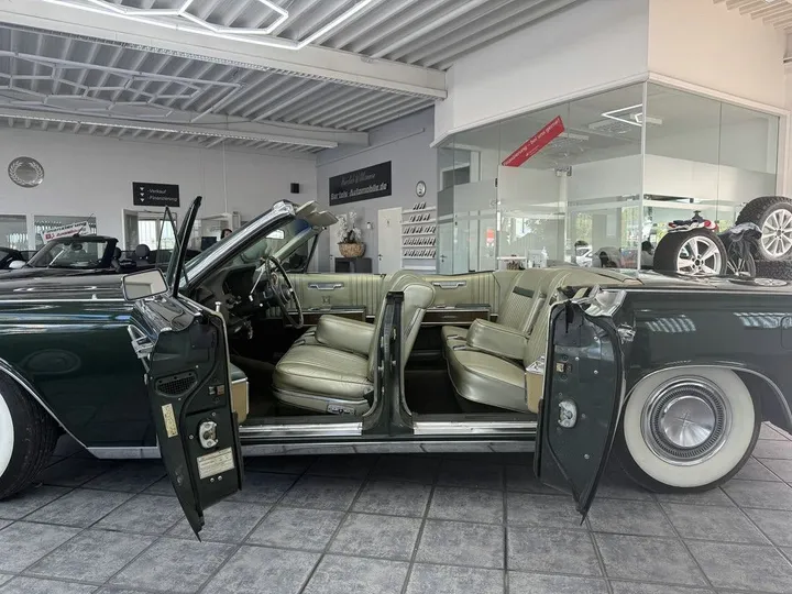 Lincoln Continental