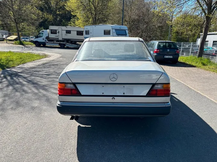 Mercedes-Benz 300