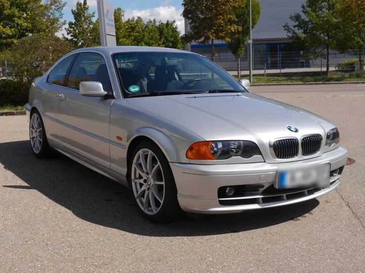 BMW 323