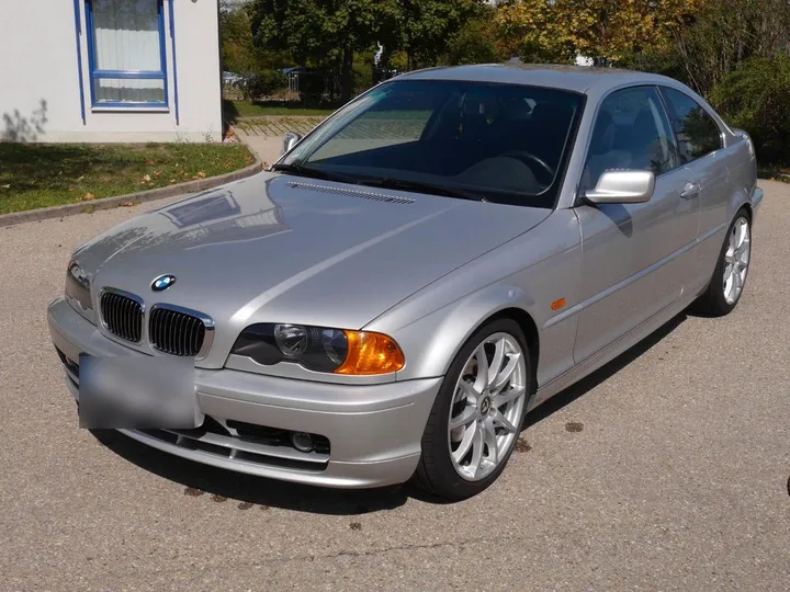 BMW 323