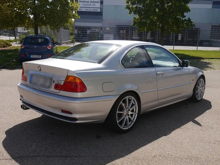 BMW 323
