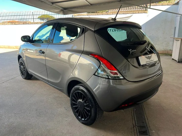 Lancia Ypsilon