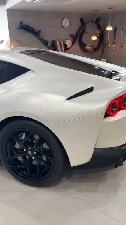 Ferrari 812