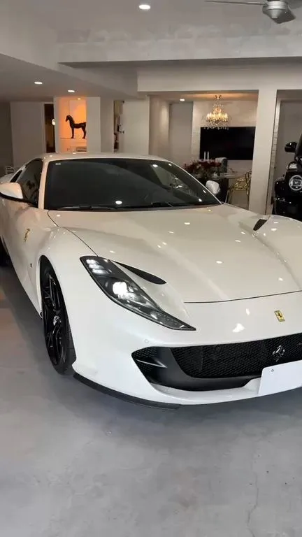 Ferrari 812