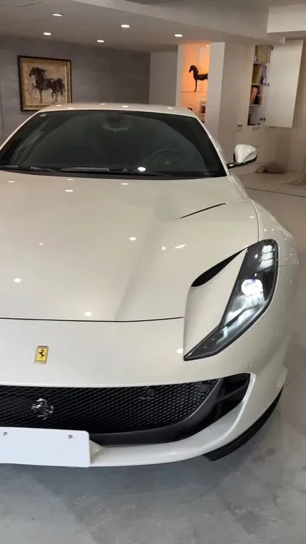 Ferrari 812