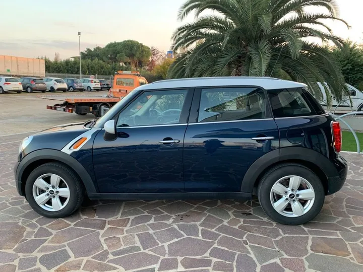 MINI Countryman D (Cooper)