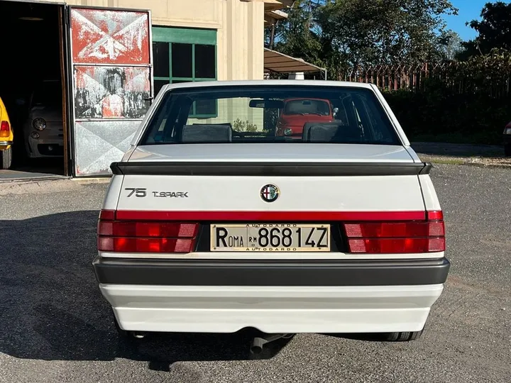 Alfa Romeo 75