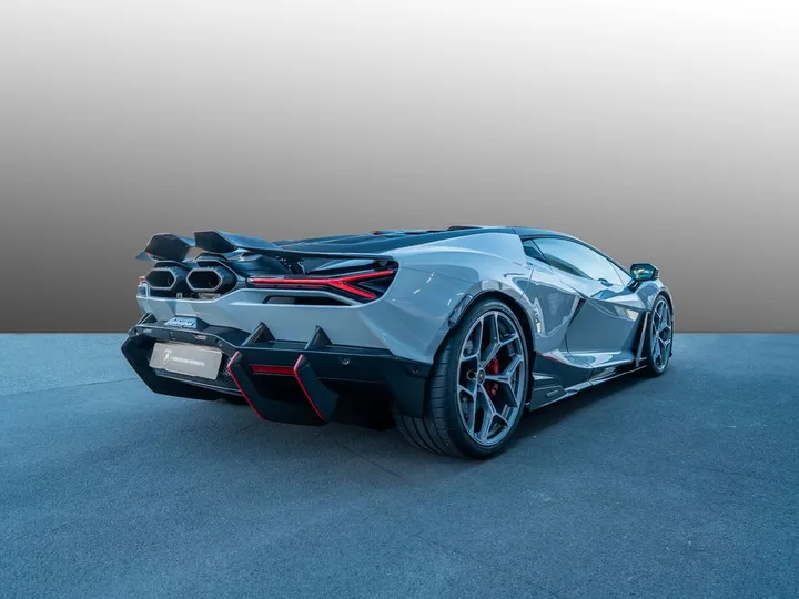 Lamborghini Revuelto