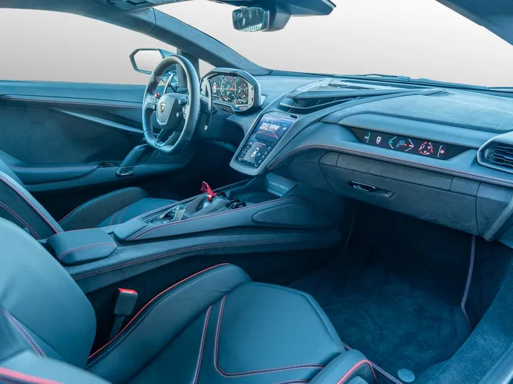 Lamborghini Revuelto
