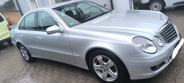 Mercedes-Benz E 200