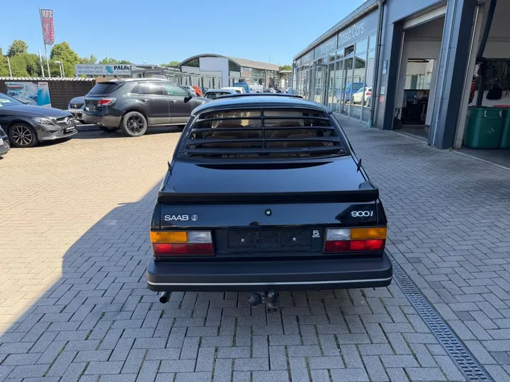 Saab 900
