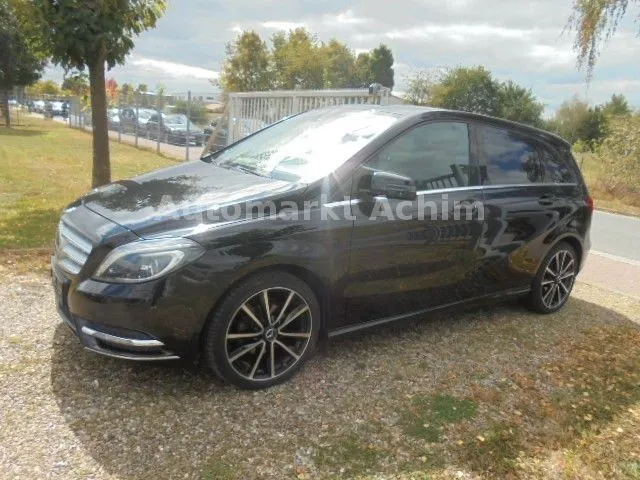 Mercedes-Benz B 180