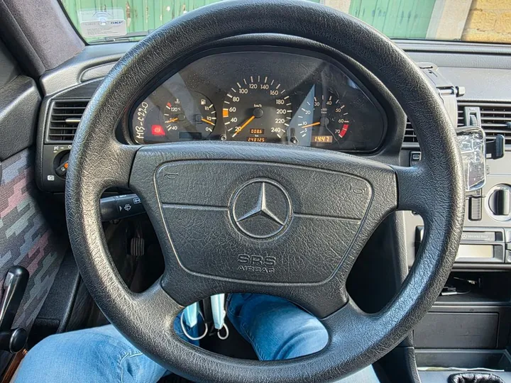 Mercedes-Benz 200