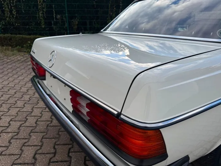 Mercedes-Benz 200
