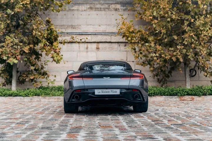 Aston Martin DB11