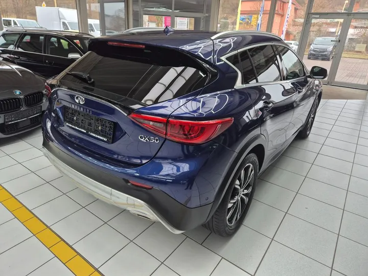 Infiniti QX30
