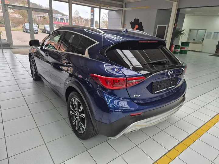 Infiniti QX30