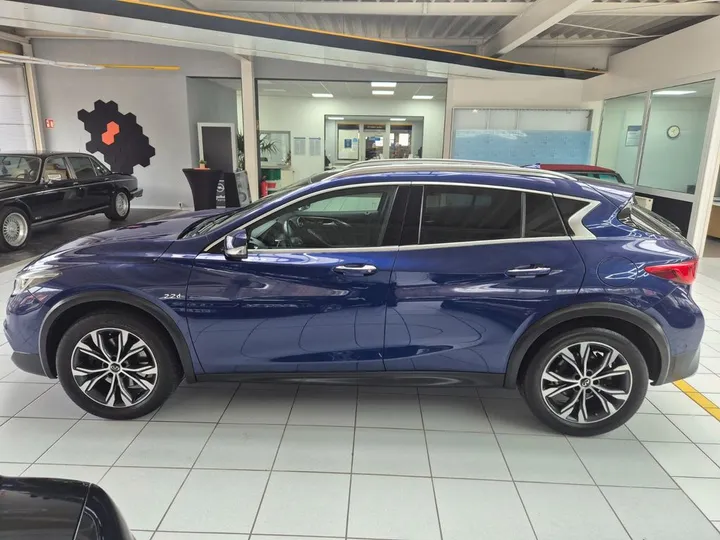 Infiniti QX30