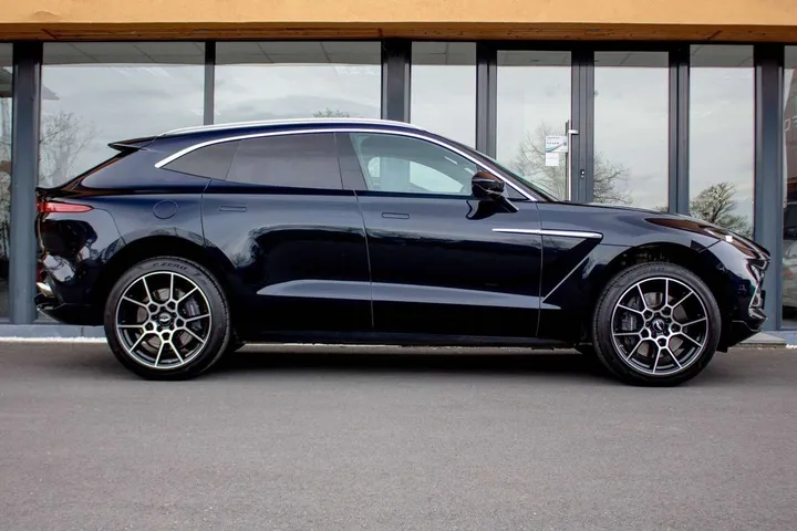 Aston Martin DBX