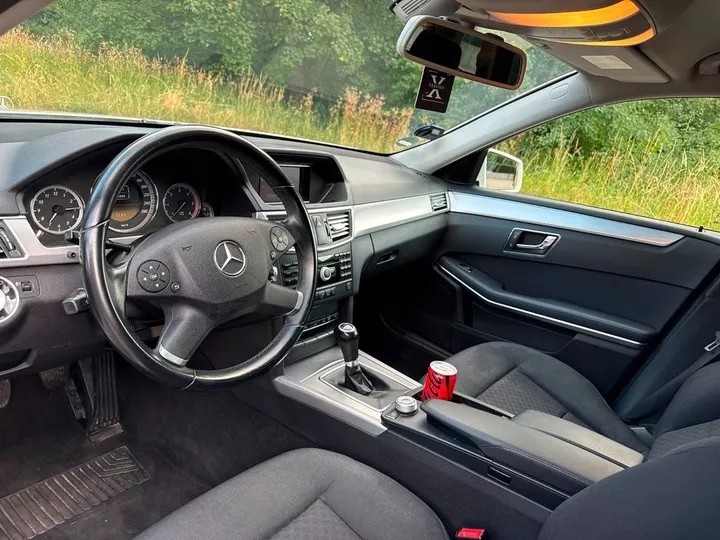 Mercedes-Benz E 200