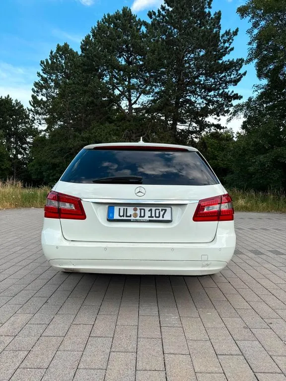 Mercedes-Benz E 200