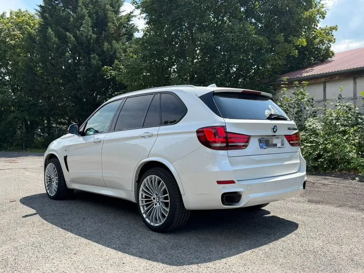 BMW X5 M50