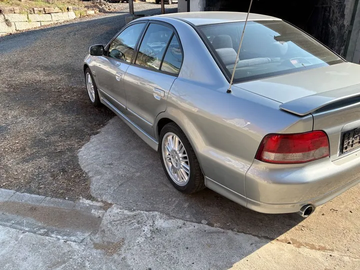 Mitsubishi Galant