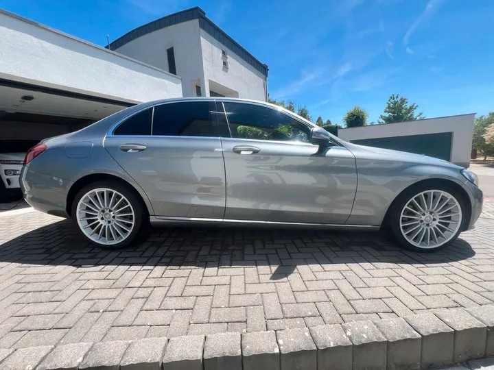Mercedes-Benz C 220
