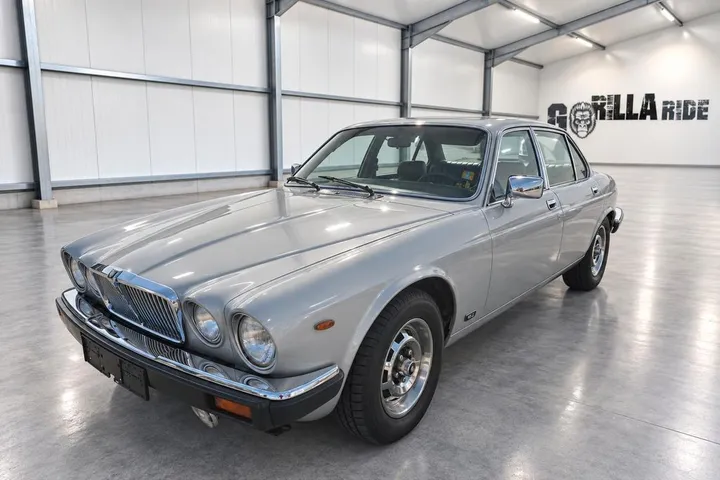 Jaguar XJ6