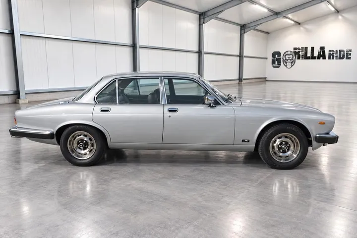 Jaguar XJ6