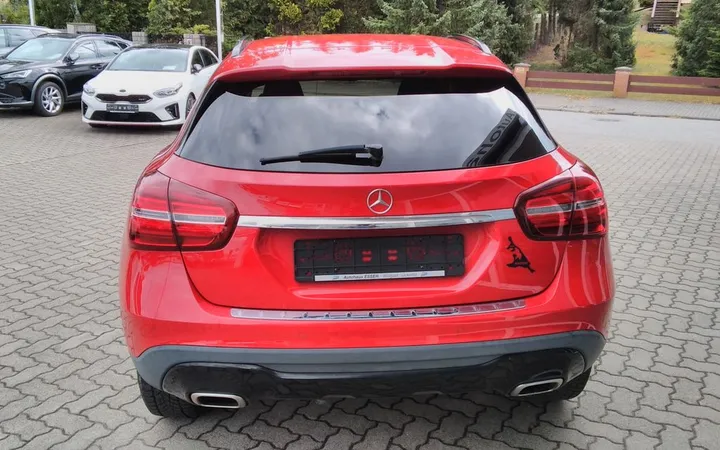 Mercedes-Benz GLA 200