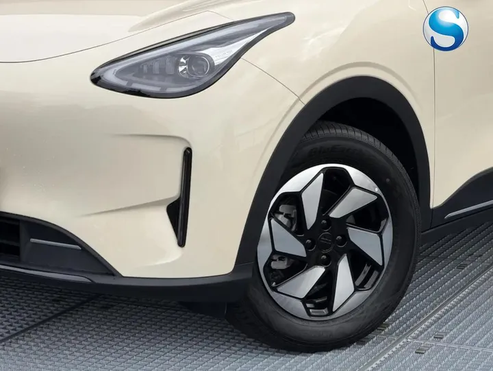Geely E2