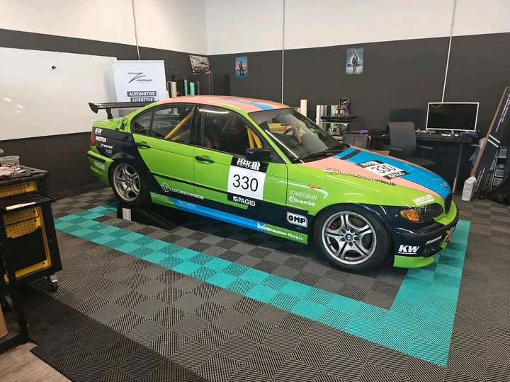 BMW 330