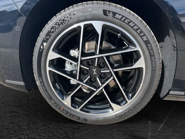 XPENG P7