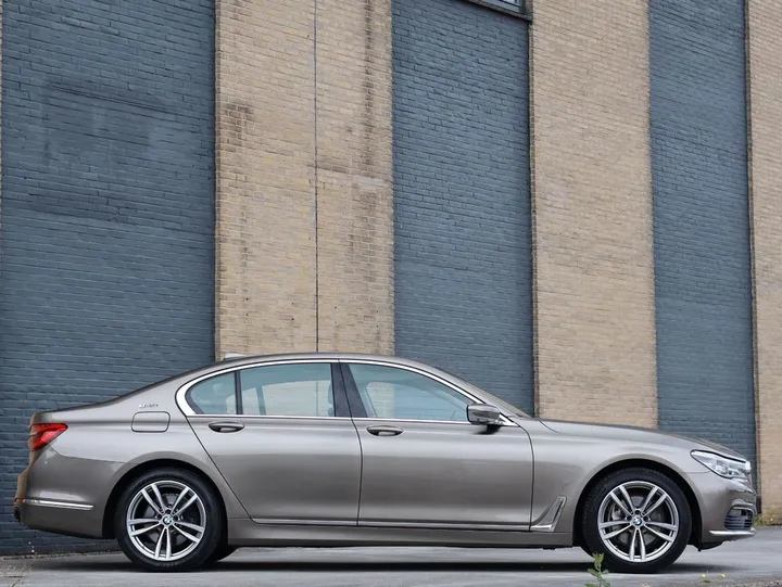 BMW 740