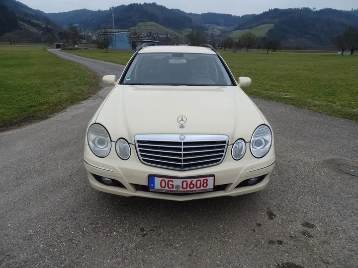 Mercedes-Benz E 220