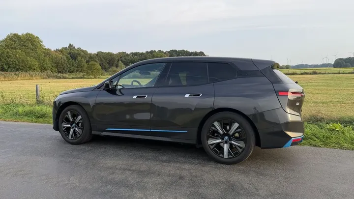 BMW iX