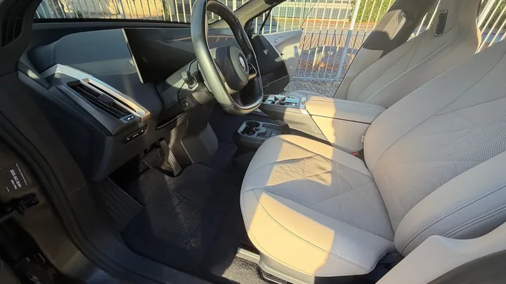 BMW iX