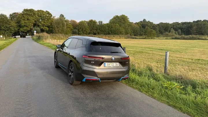 BMW iX