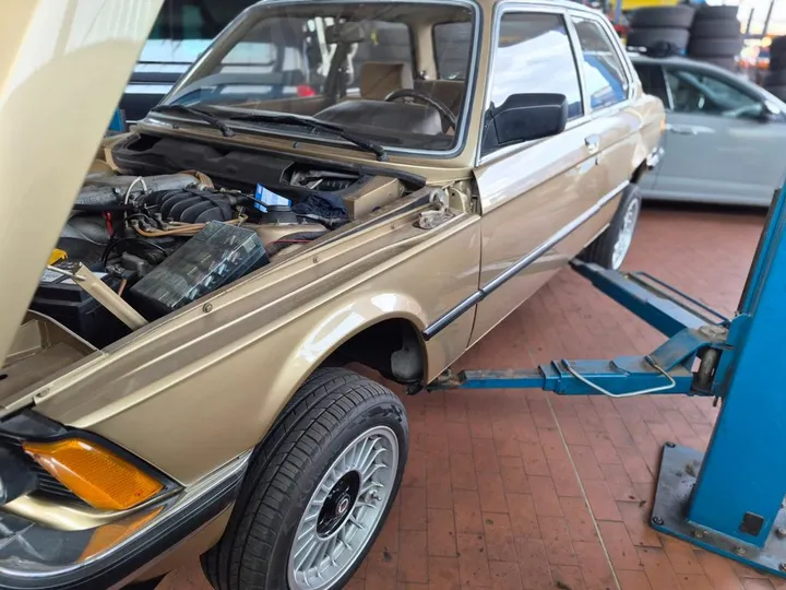 BMW 323