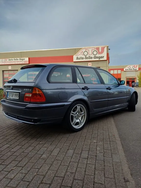 BMW 320