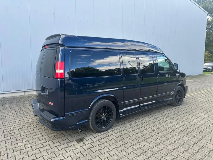 GMC Savana