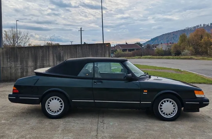 Saab 900