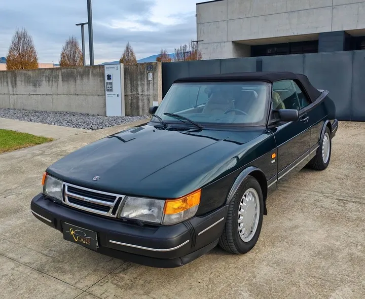 Saab 900