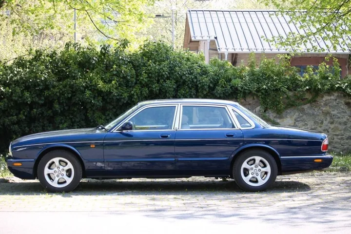 Jaguar XJ