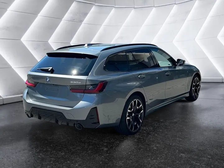 BMW 330