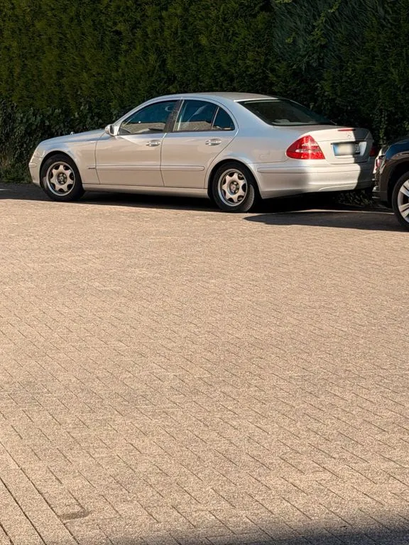 Mercedes-Benz E 200